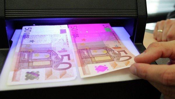 Checking money